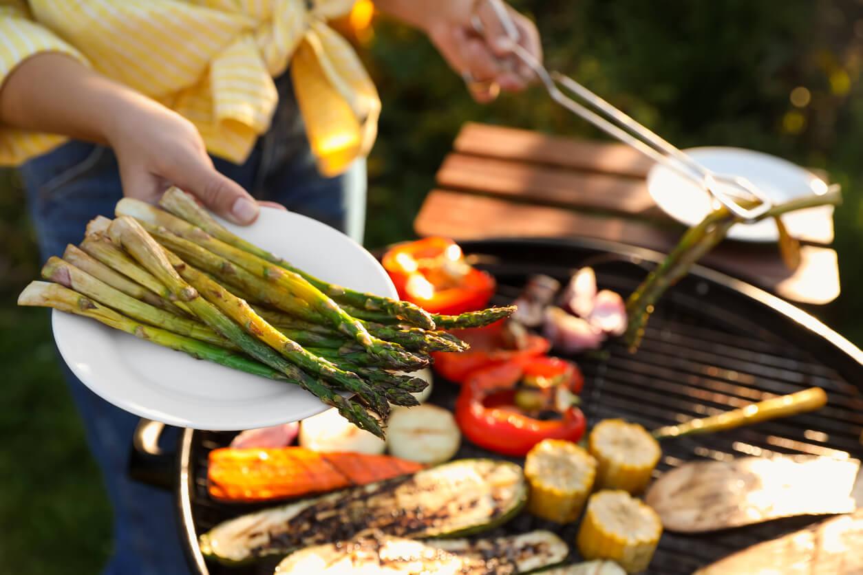 You can indulge in a warm-weather feast without spiking cholesterol levels. These heart-healthy swaps allow you to enjoy a guilt-free grilling session.