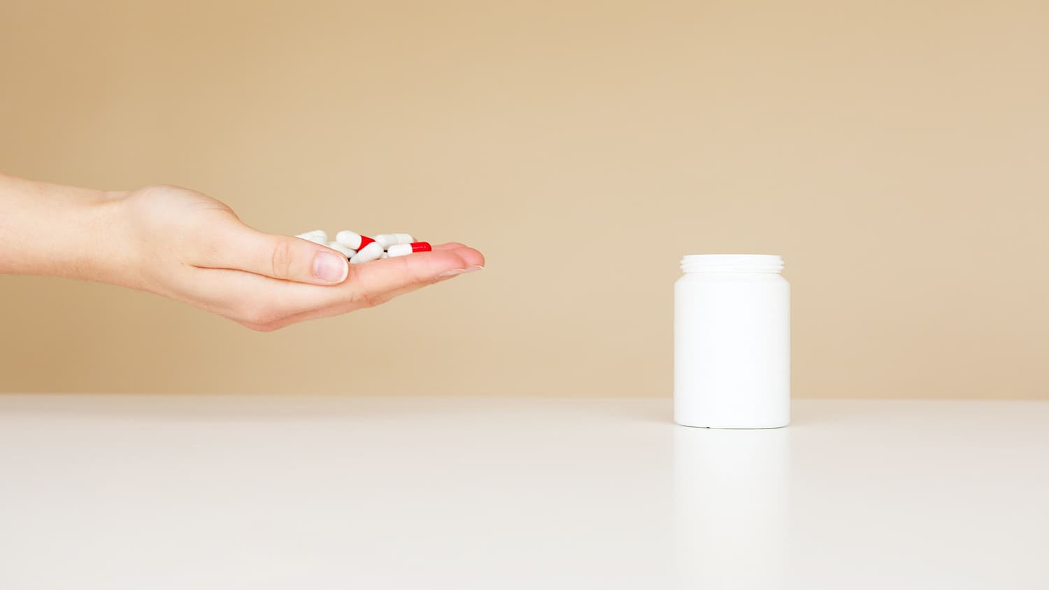 Compare prescription antidepressants Cymbalta and Zoloft for depression and anxiety treatment. Learn how they differ in their effectiveness and common uses.
