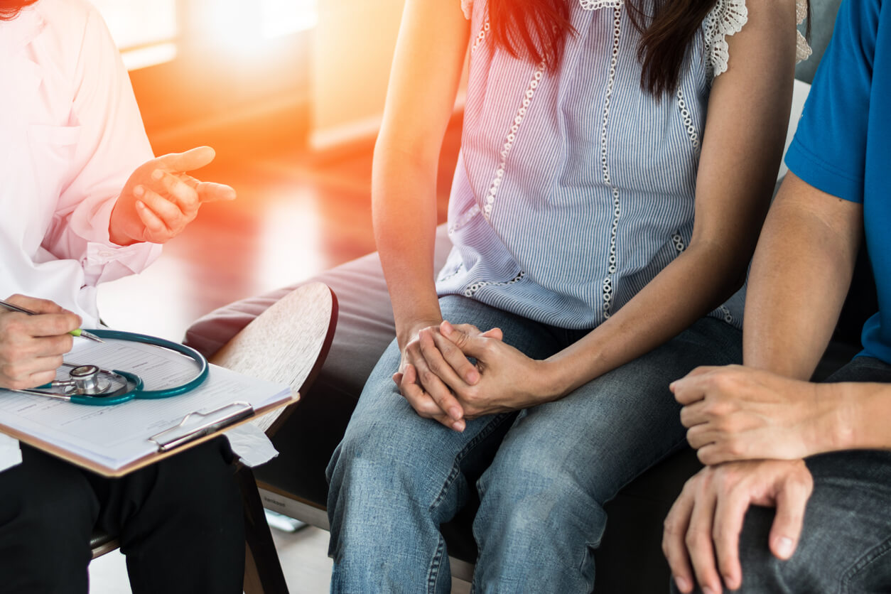 Chlamydia is a common sexually transmitted infection (STI). To treat chlamydia quickly, you need to get tested for prompt treatment. This article will detail some basic facts about chlamydia, including how long it lasts and how to treat it fast.