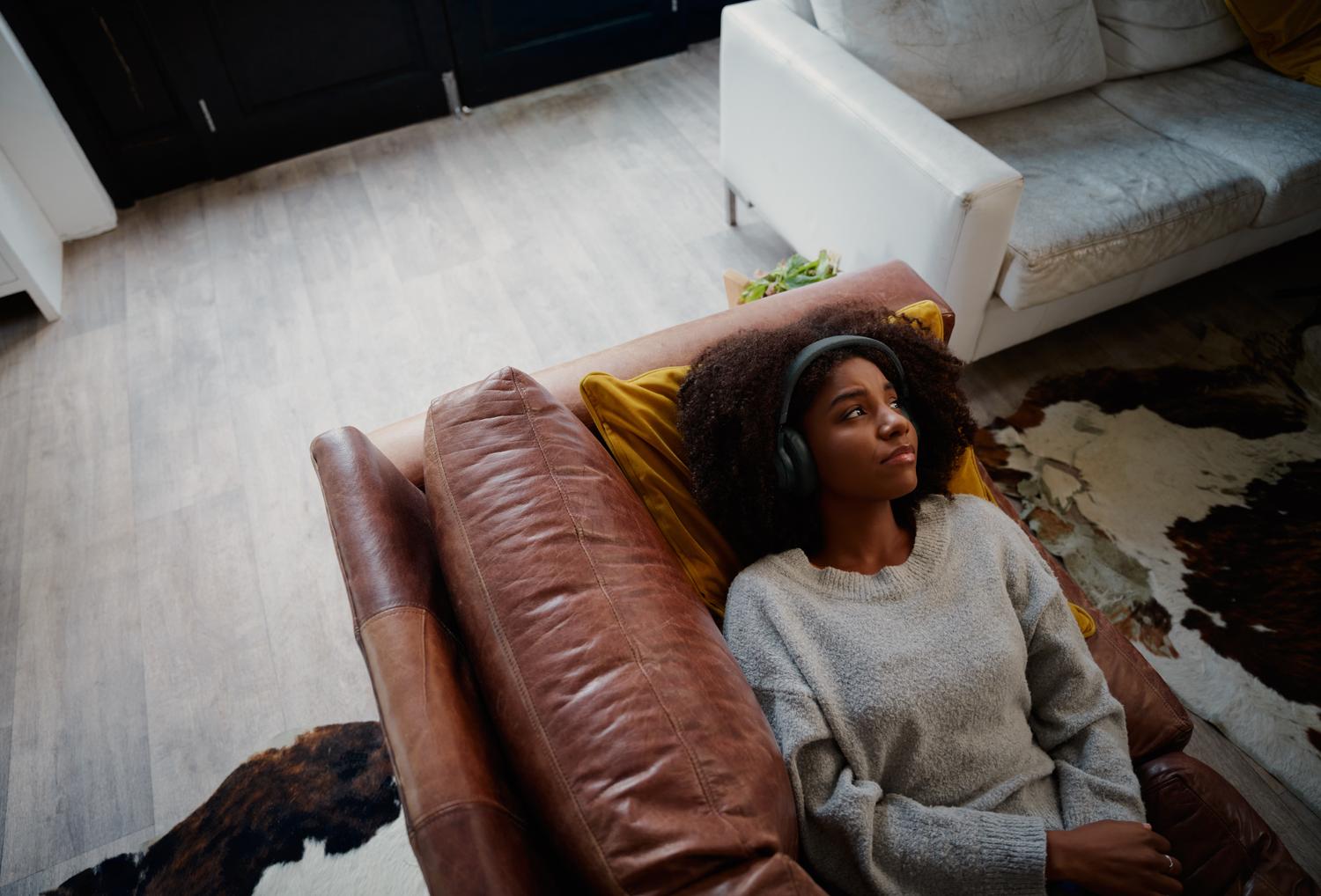 Many people spend their weeks eagerly planning their weekends, only to feel overwhelmed by thoughts of work on Sunday evenings. You’ll find 11 tips to help you manage and prevent Sunday evening anxiety, so you can start your week refreshed and prepared.