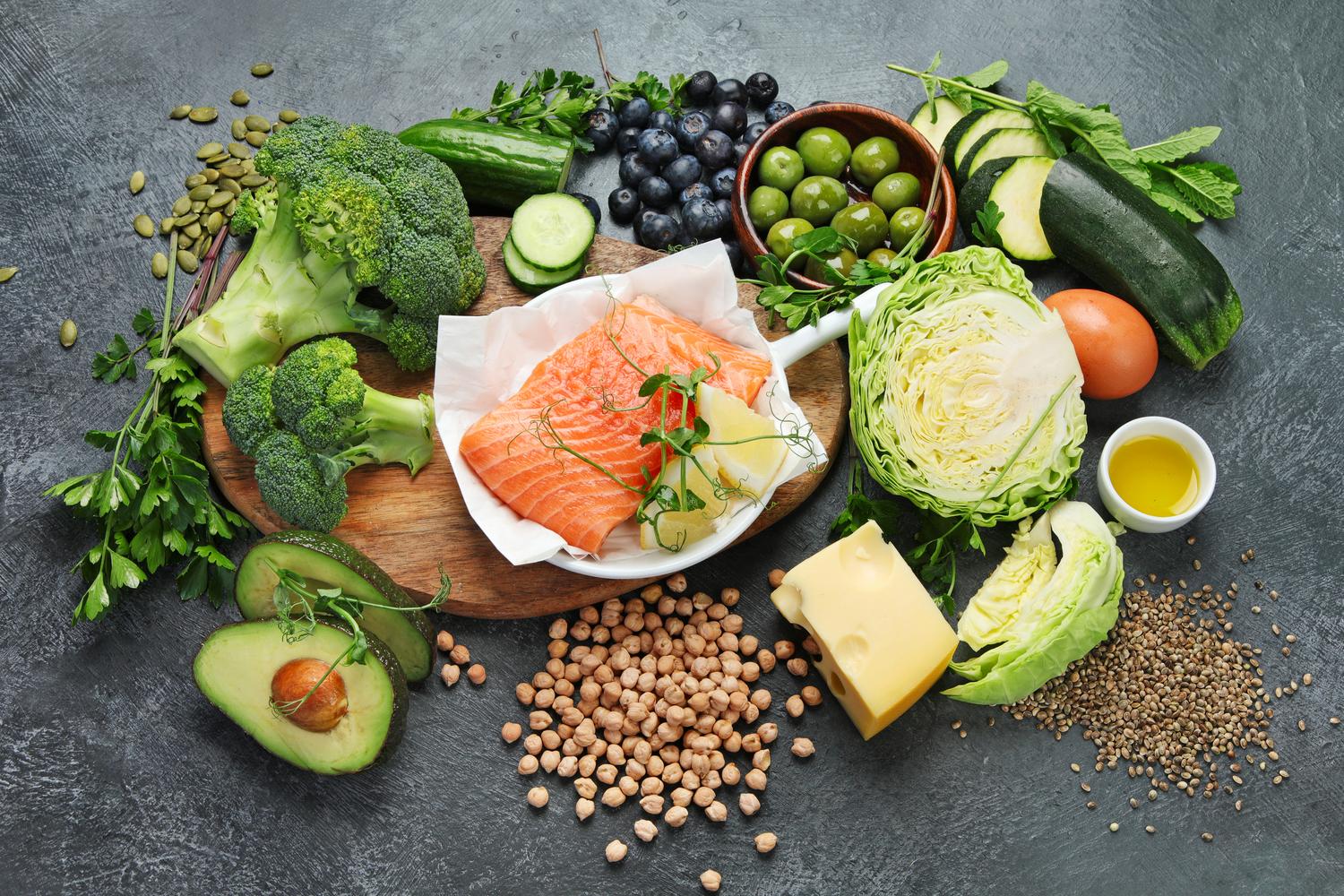 Dr. Allison Edwards, MD explains the core principles, benefits, and practical suggestions for adopting the Mediterranean diet, alongside a 7-day meal plan to kickstart your weight loss journey.
