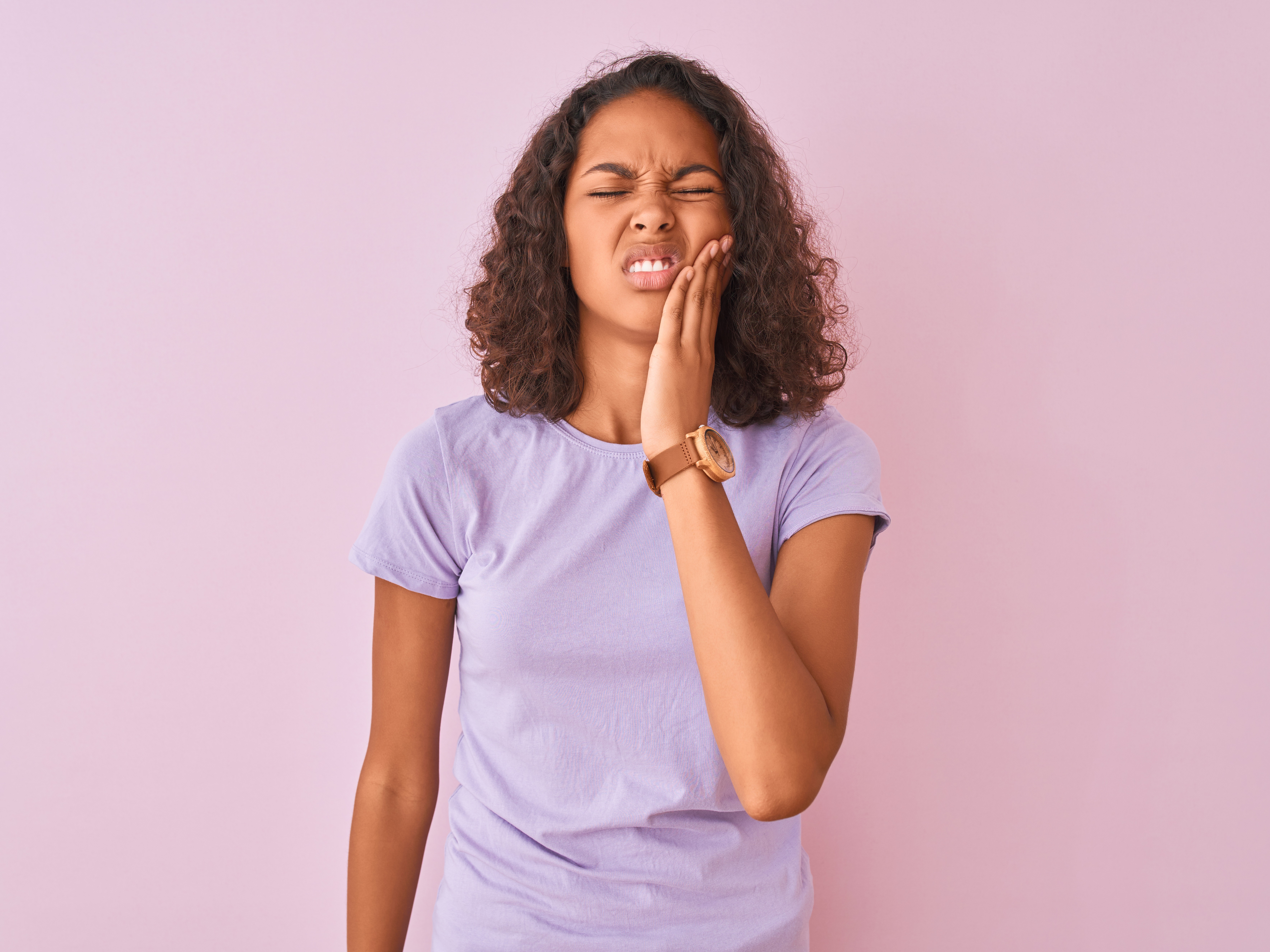 Toothaches may be common, they can also affect your diet, sleep and other important aspects of your life. Luckily, these helpful at-home remedies can help offer temporary relief from toothaches.