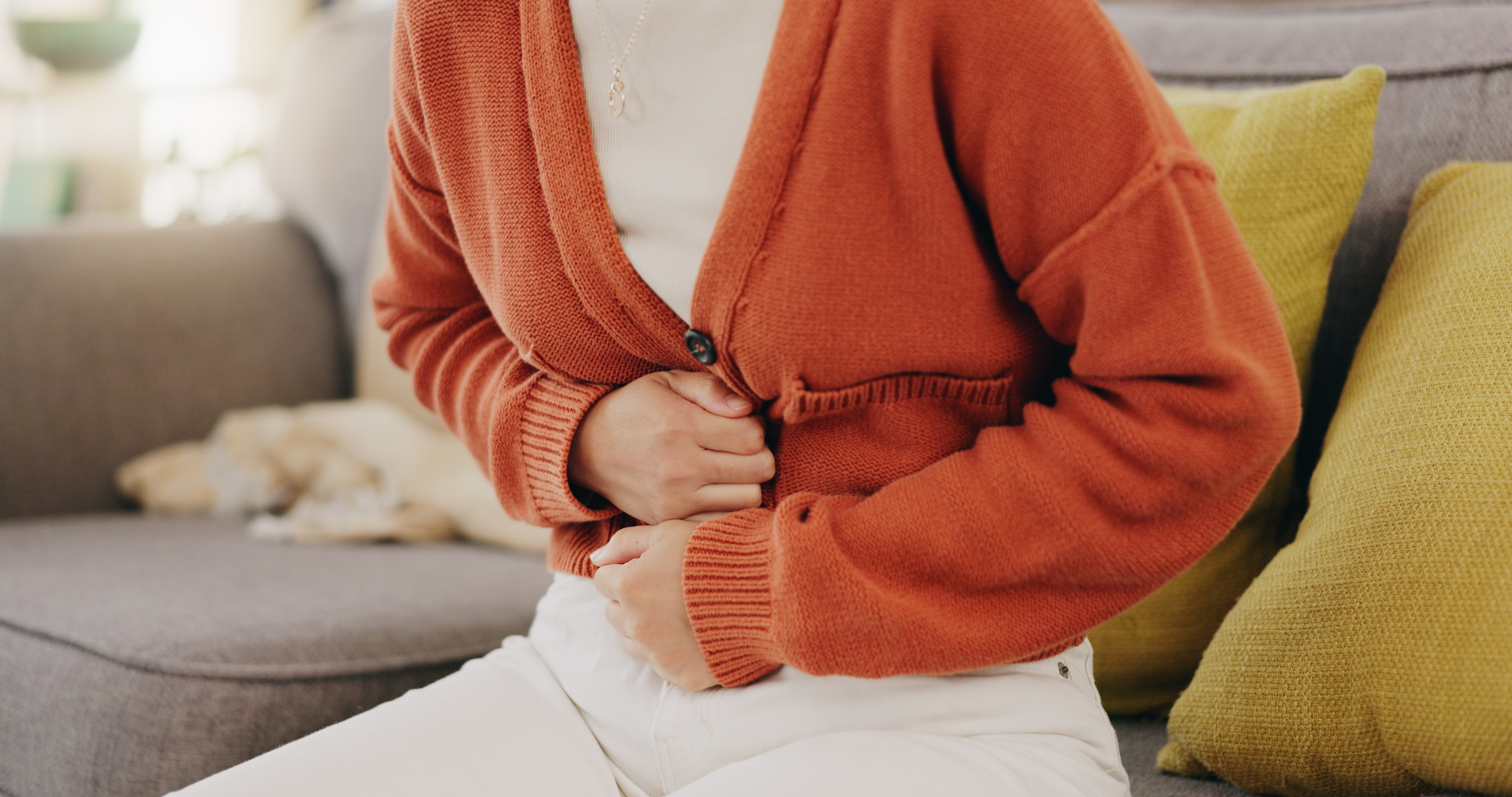 Irritable Bowel Syndrome (IBS) and Inflammatory Bowel Disease (IBD) are two different conditions that often get mixed up. This article will talk about the key differences and similarities between IBS and IBD, along with common symptoms of each condition.