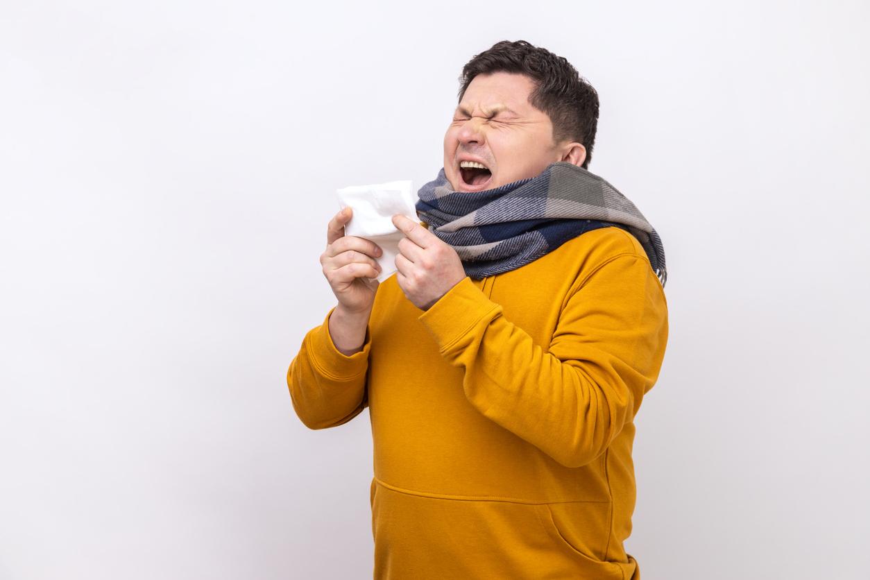 Sinus infections and common colds cause many of the same symptoms, so it may be hard to distinguish between the two. However, these conditions require different treatment methods, so knowing their differences is important.