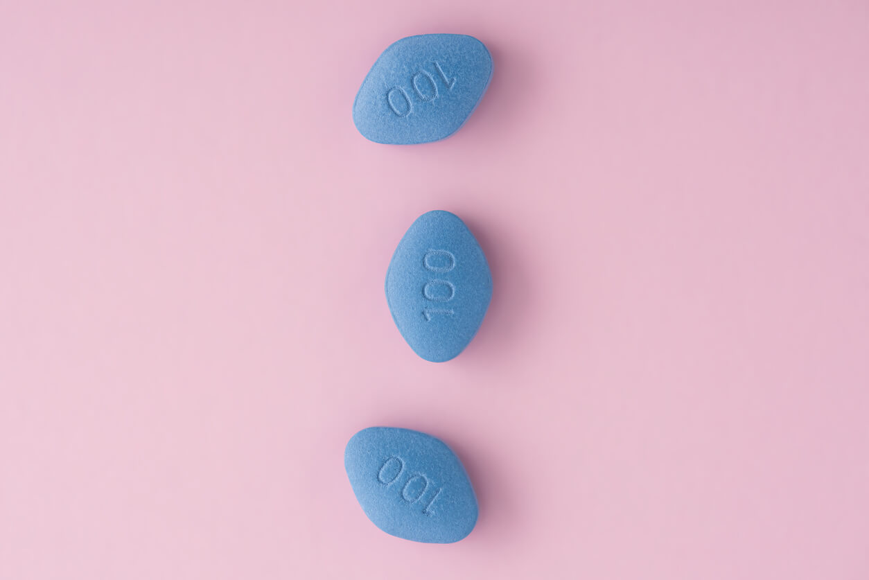 Cialis and Viagra are prescription erectile dysfunction drugs. Learn more about the similarities and key differences between these ED treatment options.