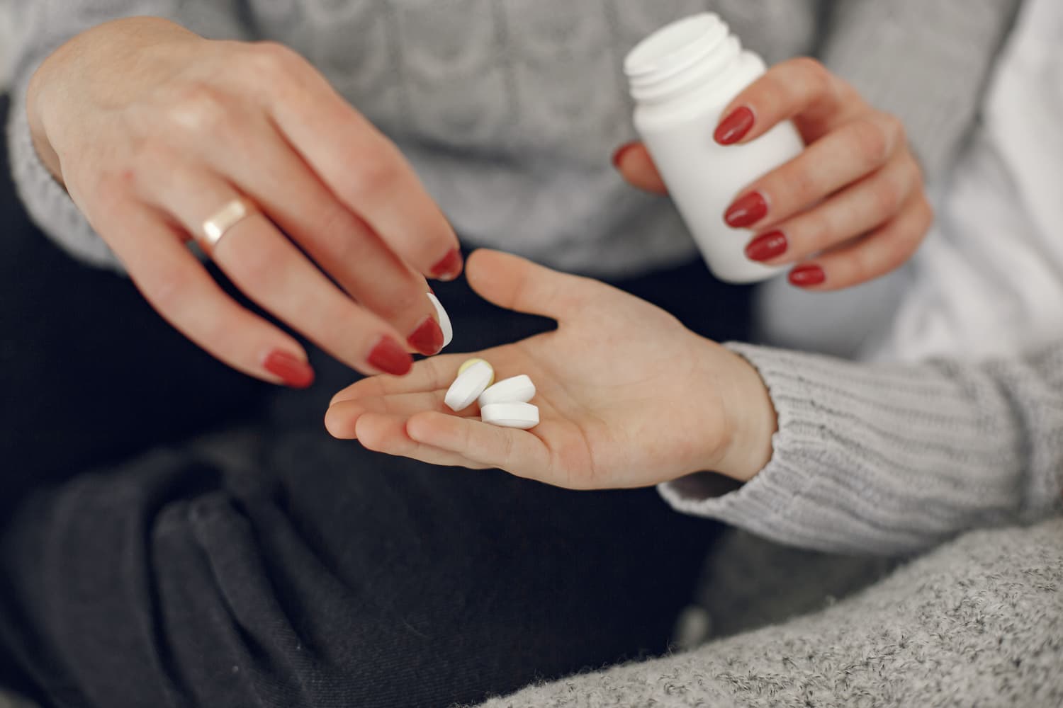 Choosing between Claritin and Zyrtec? Compare key benefits, side effects, and speed of symptom relief to find your ideal match.