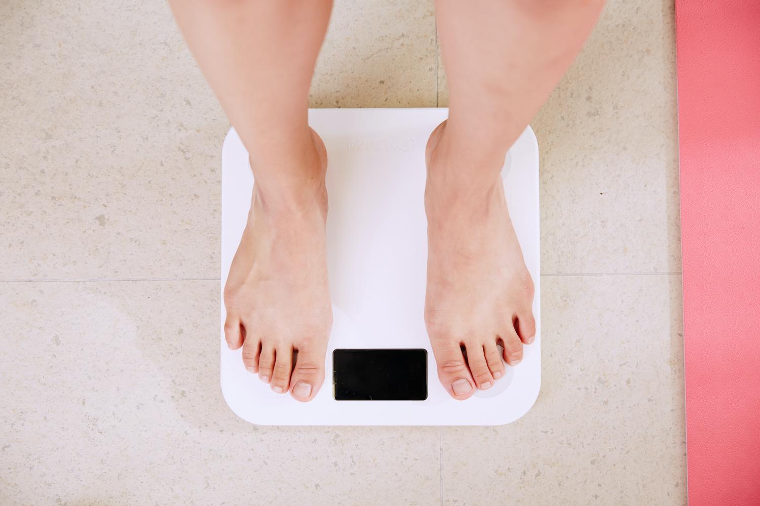 To help you with your weight loss goals, we put together a simple list of practical tips you can use to lose weight – and keep it off.
