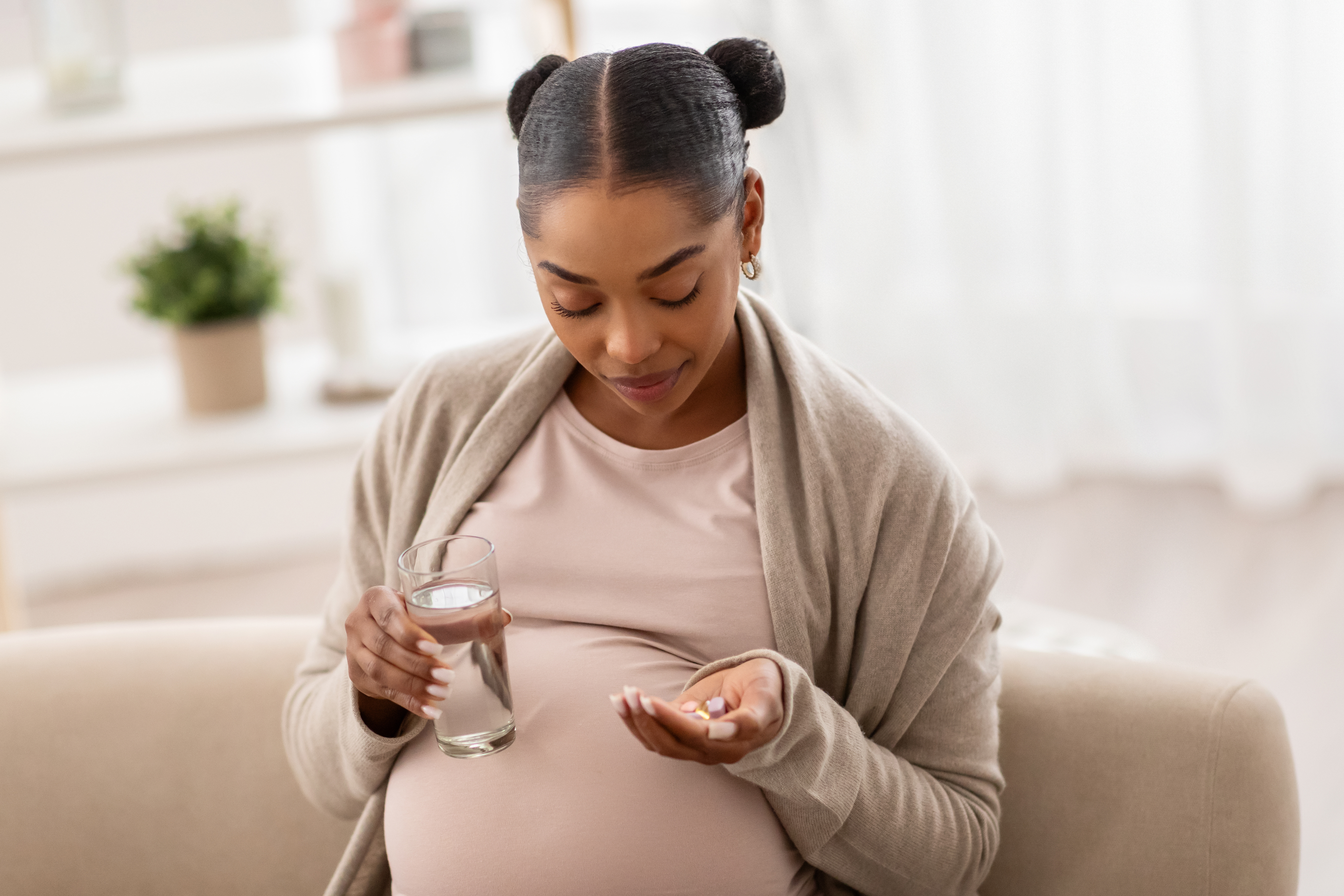 Explore the potential benefits and risks of using antidepressants during pregnancy. Read on to learn about the safest antidepressants for expectant mothers. You'll also discover non-medical options for managing MDD during pregnancy.